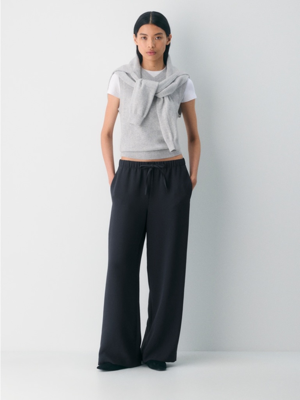 Aritzia lodge pant black crepette- size small short